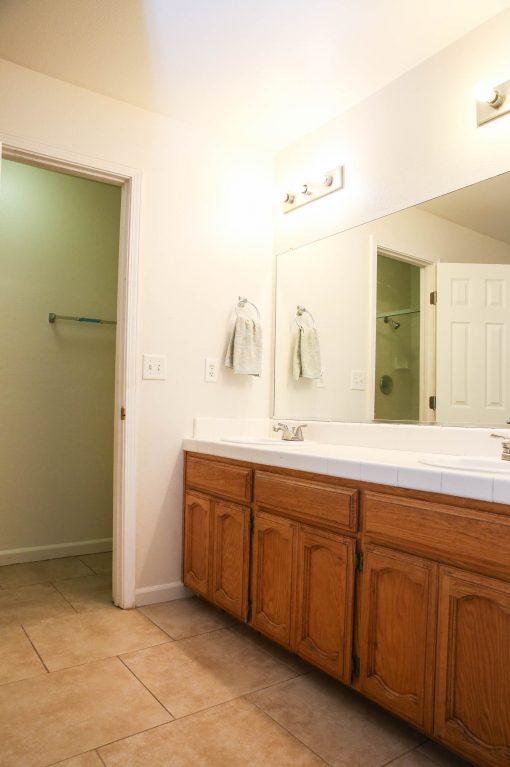 Large Home on 1.31 +/- Acres - Lemoore - SOLD - Image 10